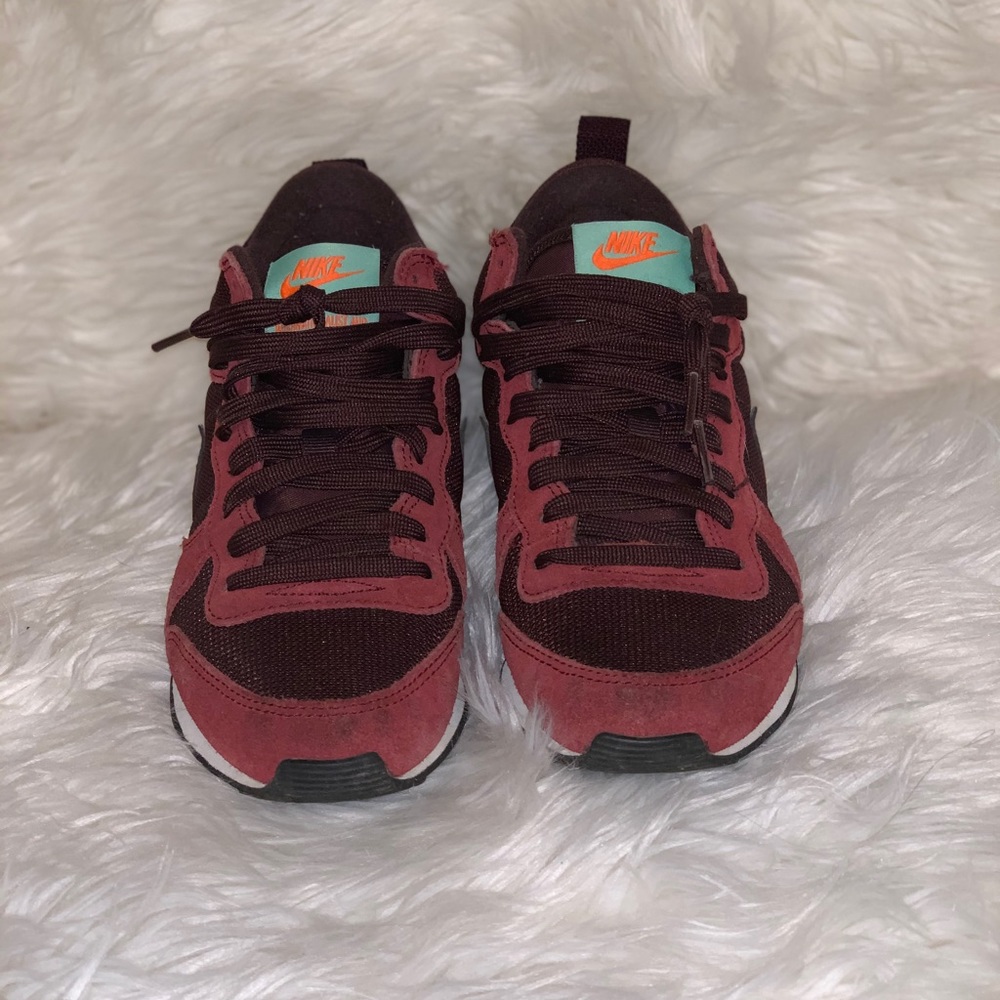 Women’s Nike Internationalist mid top size 5.5